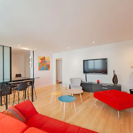 Large Pleasant Alcove In Center Apartment