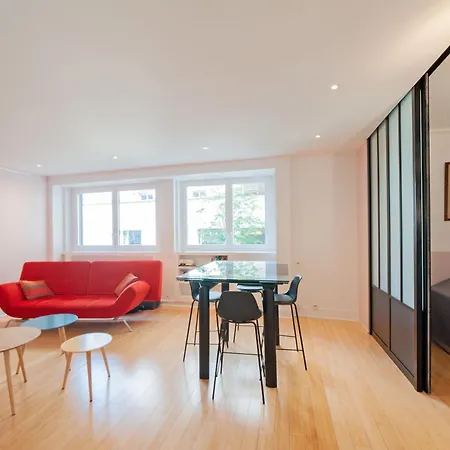 Large Pleasant Alcove In Center Apartment