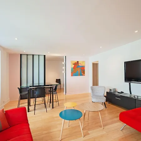 Apartment Large Pleasant Alcove In Center *