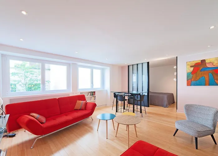 Large Pleasant Alcove In Center * Paris